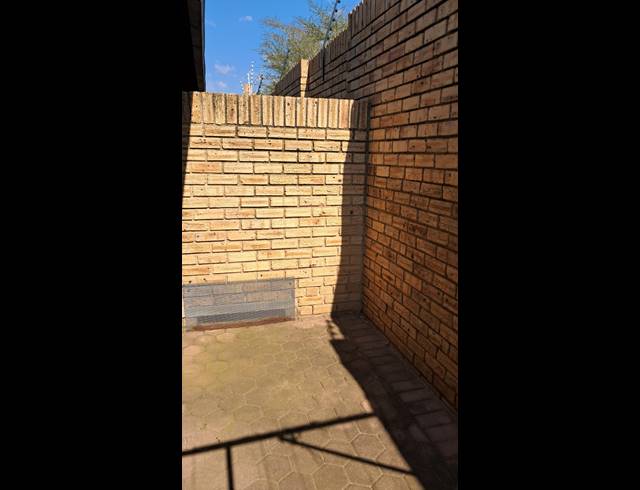 2 BEDROOM TOWNHOUSE FOR SALE IN NOORDHEUWEL